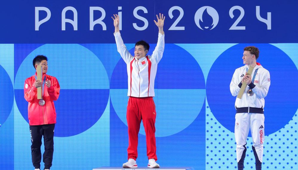 刘若钒庆祝海港队夺冠：人生第一个中超冠军🏆