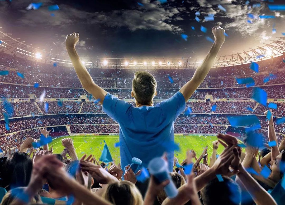 赫内斯支持废除50+1，拜仁球迷拉横幅反对：这是不可想象的